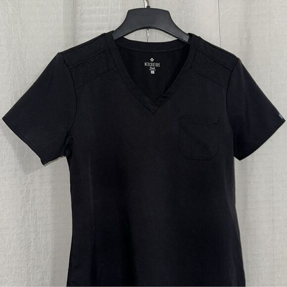 MEDCOUTURE L Touch Black Short Sleeve One Pocket V-Neck Scrub Top - Picture 3 of 15